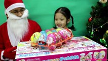 Ông già Noel tặng quà giáng sinh cho bé Trâm Anh - Bóc trứng cùng ông già Noel