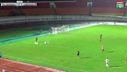 Rusya'da Oynanan Bir Maçta Hakem Hatalarına Kızan Spiker, Maçı Anlatmayı Bıraktı