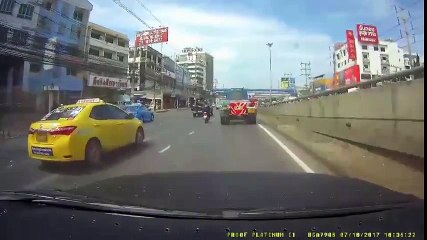Camión perdió su remolque y estuvo a punto de causar una tragedia