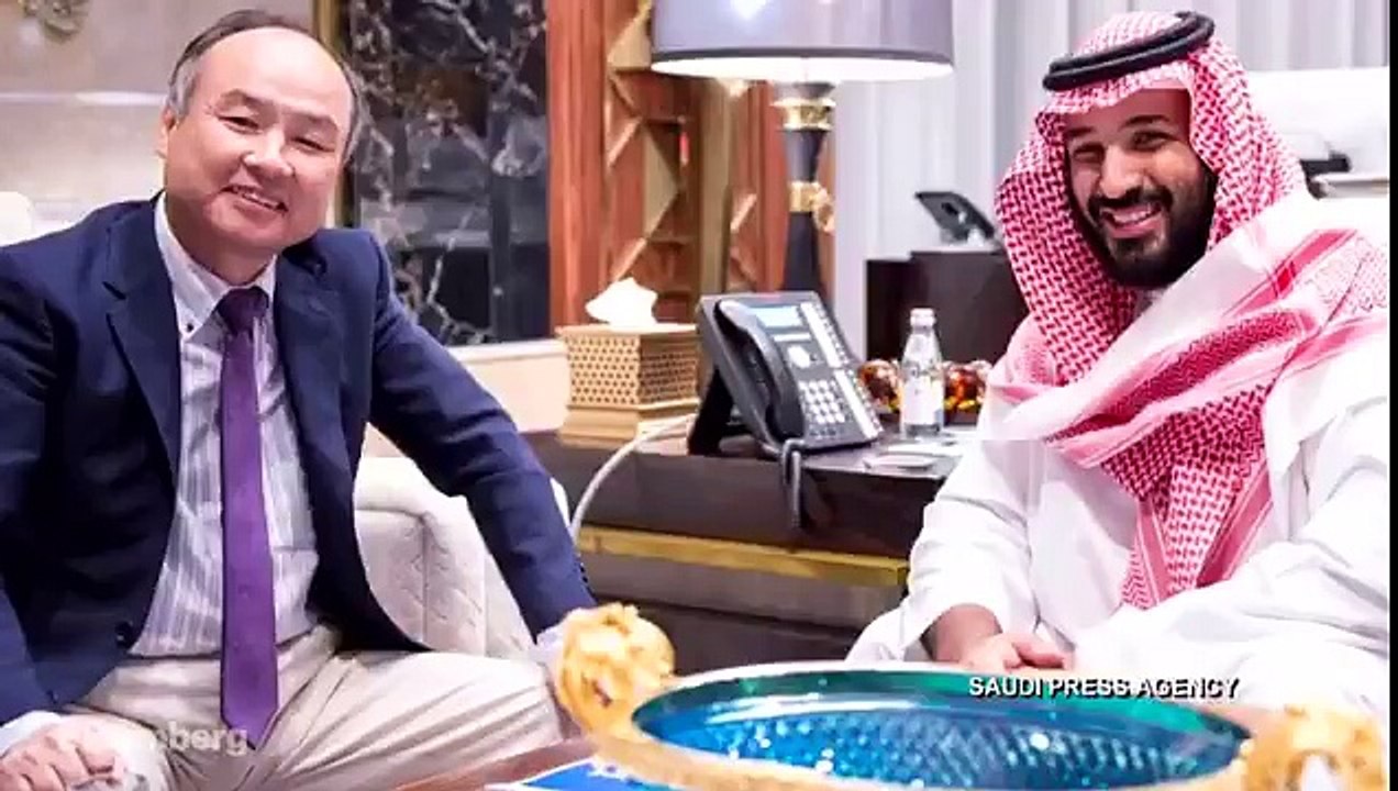 مؤسس سوفت بنك متهكما: أقنعت ابن سلمان في 45 دقيقة باستثمار 45 مليار دولار في صندوقي الإستثماري .. الدقيقة بمليار