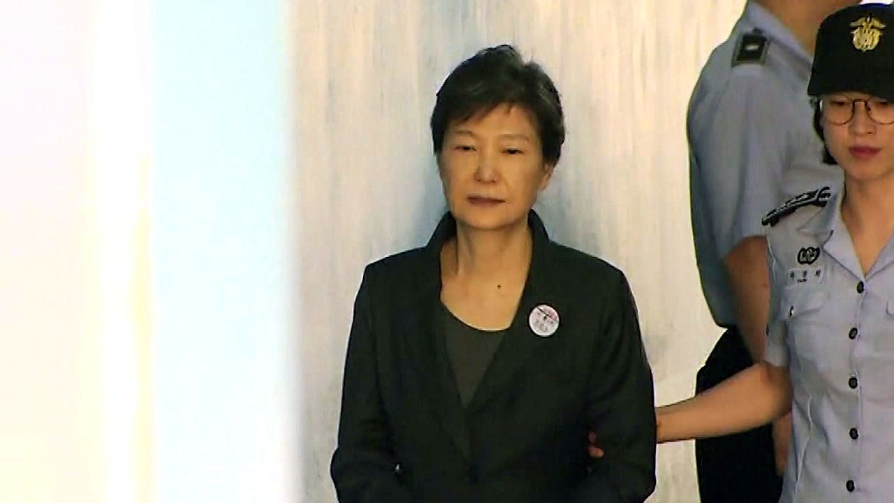'박근혜 구속 연장' 놓고 여야 입씨름 / YTN