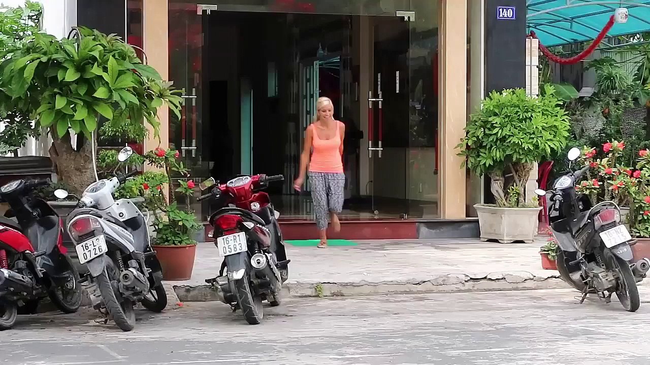 2 Crying Babies Kidnapped by OLD HAG! Silicone Baby Doll Run Away From Mommy