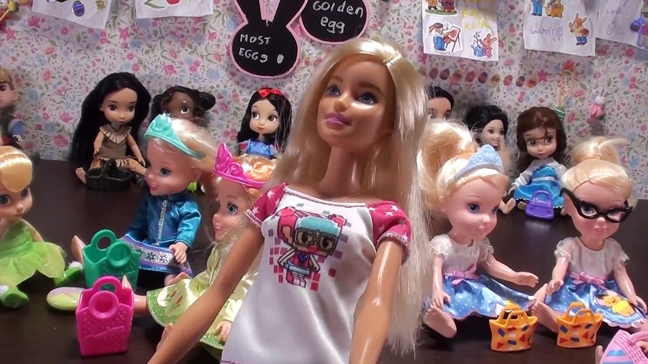 Elsa and Anna toddlers EASTER and EGG PAINTING- water splash and relax and swimming pool fun