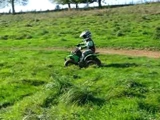 HUGO#8 pour la premiere fois dans l herbe