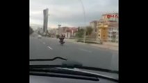 Ayakları ile Motosiklet Kullanan Sürücü Tehlike Saçtı