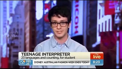 دانش آموز۱۷ساله امریکایی مسلط به ۲۳زبان دنیا،میگوید زبان موردعلاقه فارسی است شعری ازحافظ می گوید