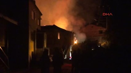 Zonguldak Ereğli'de Tek Katlı Ahşap Ev Yandı