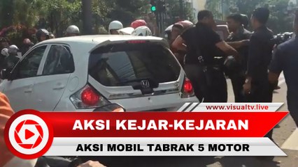 Mobil Honda Brio Tabrak Lari 5 Sepeda Motor di Bandung