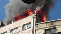 Beyoğlu'nda 6 Katlı Binada Yangın