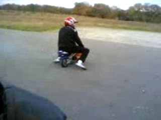 nono avec sa pocket bike racing