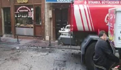 Beyoğlu'nda 6 katlı binada yangın