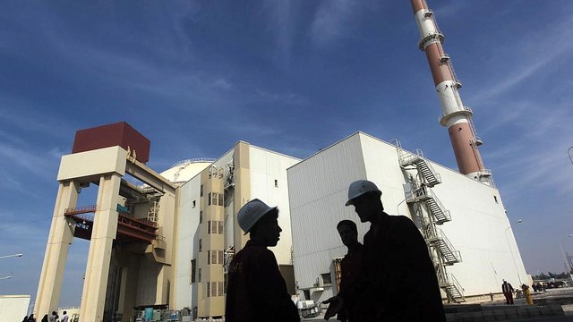 Iran nuclear deal: Trump set to outline position in major speech