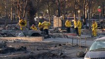 Bombeiros buscam vítimas dos incêndios na Califórnia