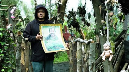 Bí mật phía sau hòn đảo búp bê đáng sợ