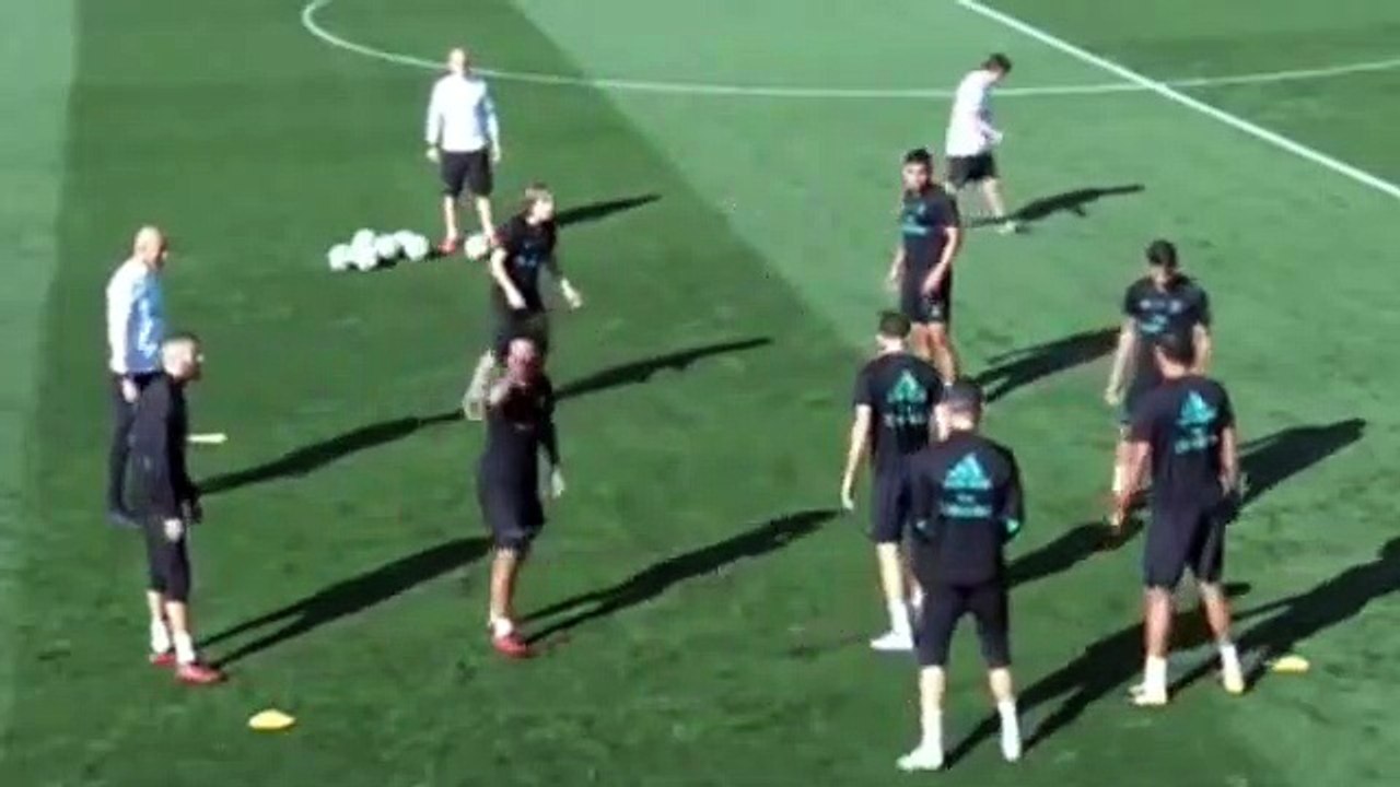 Cristiano Ronaldo le cuela a Borja el caño de su vida ¡De elástica inversa!