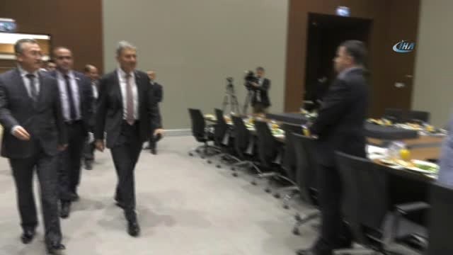 Sağlık Bakanı Demircan'dan Ambulans Uçaklardaki Harflerin Menzil Tarikatının İşareti Olduğu...