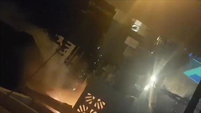 مسلحون يضرمون النار بمقر التجمع للإصلاح بعدن