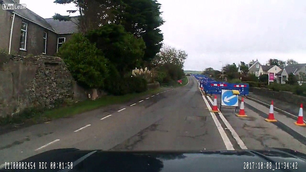 Traffic lights stuck on red, Police controlled, What could go wrong