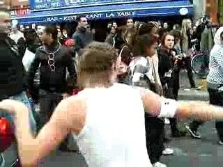 tecktonik face au char electro