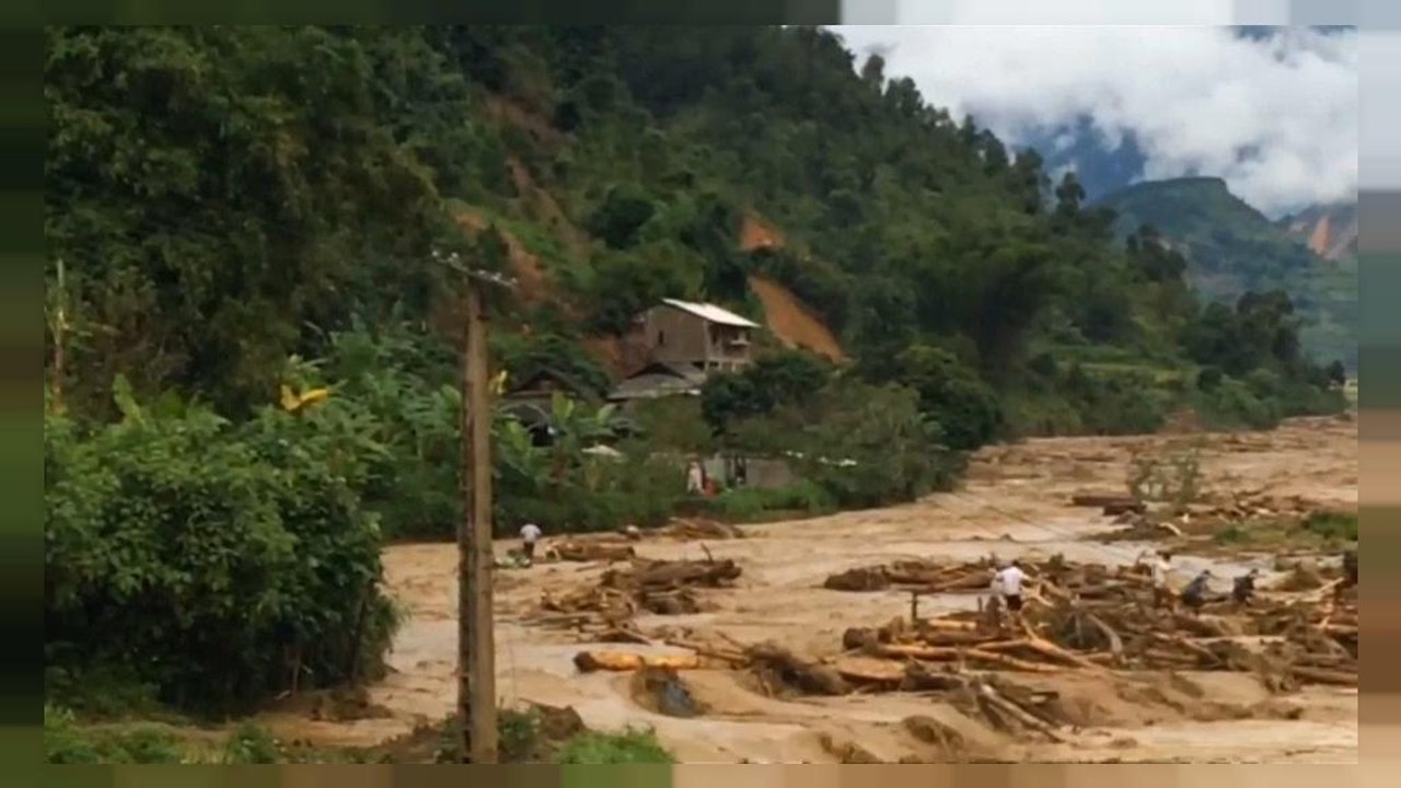 Vietnam: Reißende Fluten sorgen für Chaos