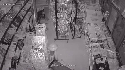 Hırsızlık Anı Büfedeki Güvenlik Kamerasınca Kaydedildi