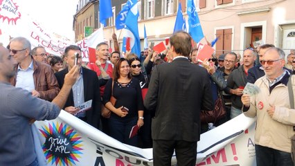 Réduction des APL : manifestation au domicile du député Fuchs