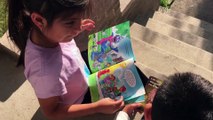 Niños de Chicago aprenden a leer gracias a un árbol