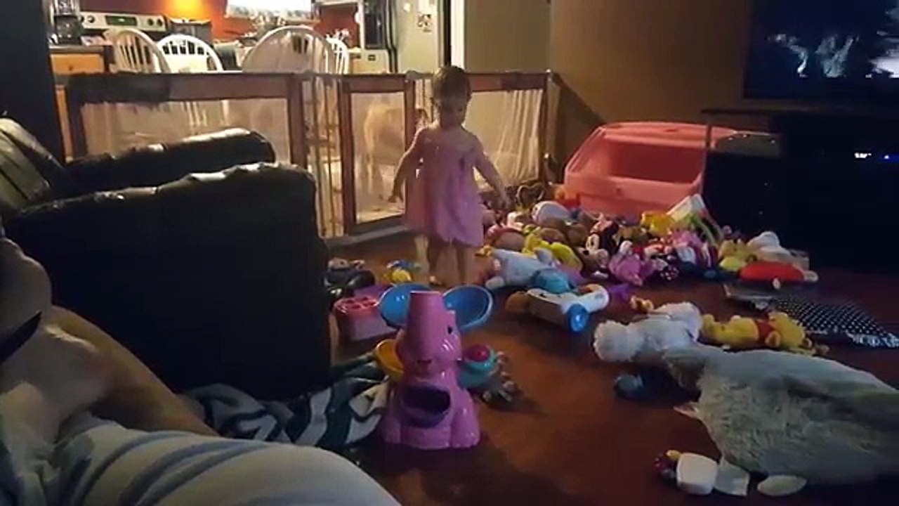 Toddler Takes Off Diaper (Day 361- July 27th new)