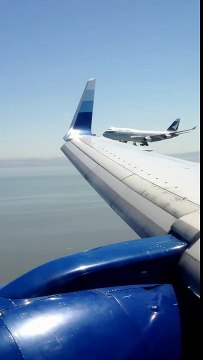 Deux avions se présentent en même temps pour un atterrissage