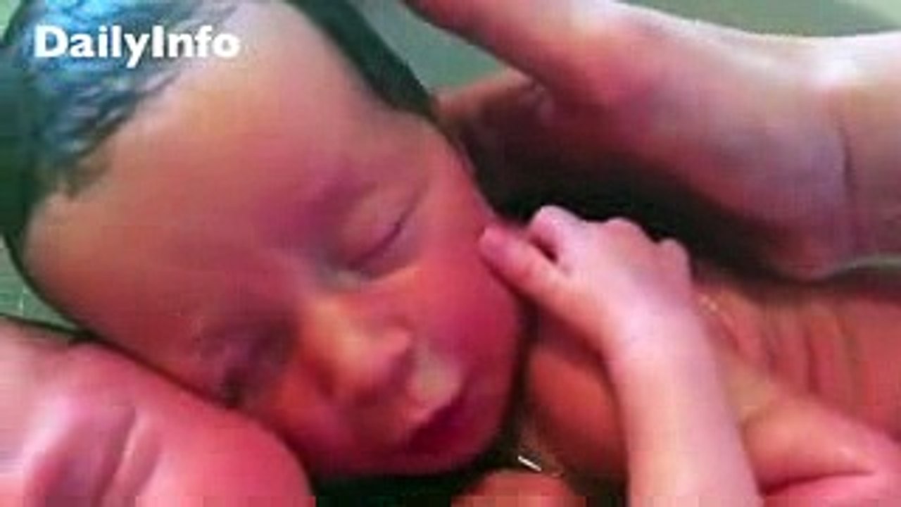 Estos dos gemelos no se han dado cuenta de que nacieron; Mira lo que hacen y todo el mundo comparte su video.