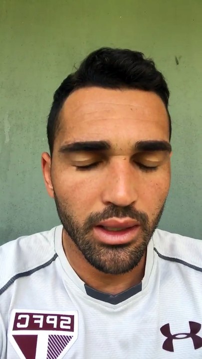 Gilberto se confunde e curte meme do São Paulo...