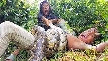 So Brave!!! Catch Big Snake To Survive For Daily Life by Two Siblings