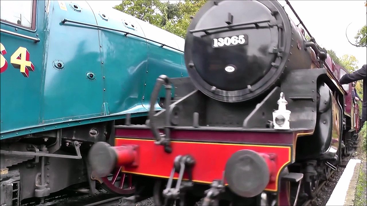 Train à Vapeur Britannique Transportant des Marchandises