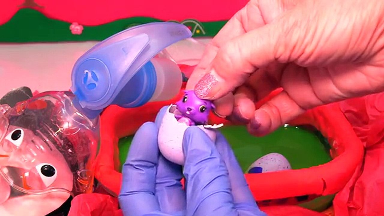 Smurfs Gargamel Eats Hatchimals CollEGGtibles Game | Surprise Eggs in Slime Belly Video