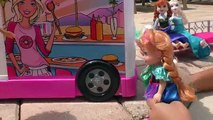 FOOD Truck ! ELSA & ANNA toddlers & Barbie - KETCHUP everywhere - Hotdogs Burgers Pizza Sandwich