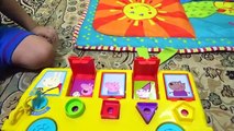 Peppa Pig e George Brincando Ônibus Pintinho Amarelinho Galinha Pintadinha Brinquedos. Em Português
