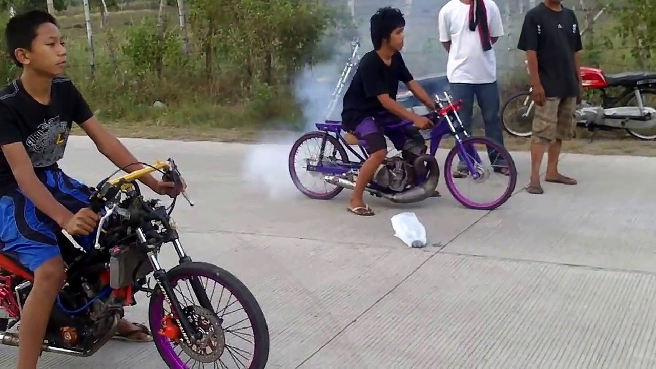 DRAG RACING 2 stroke kawasaki VS 4 stroke yamaha