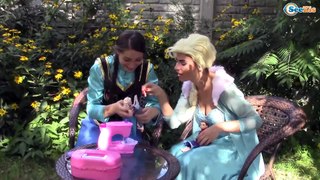 Frozen Elsa & Spiderman KIDNAPS SANTA! Princess Anna, Maleficent, Hulk, Superheroes in Real Life