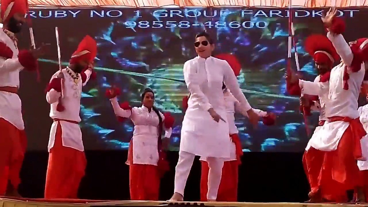 Kurta Pajama Promote Kardi Kudi Stage Te(1)