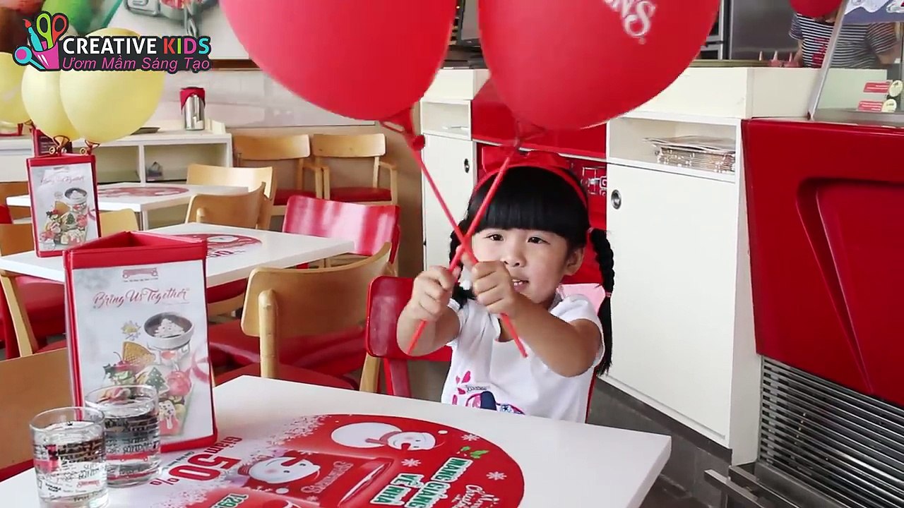 BÉ BÚN ĐI ĂN KEM NHIỀU MÀU | Eating colorful ice cream