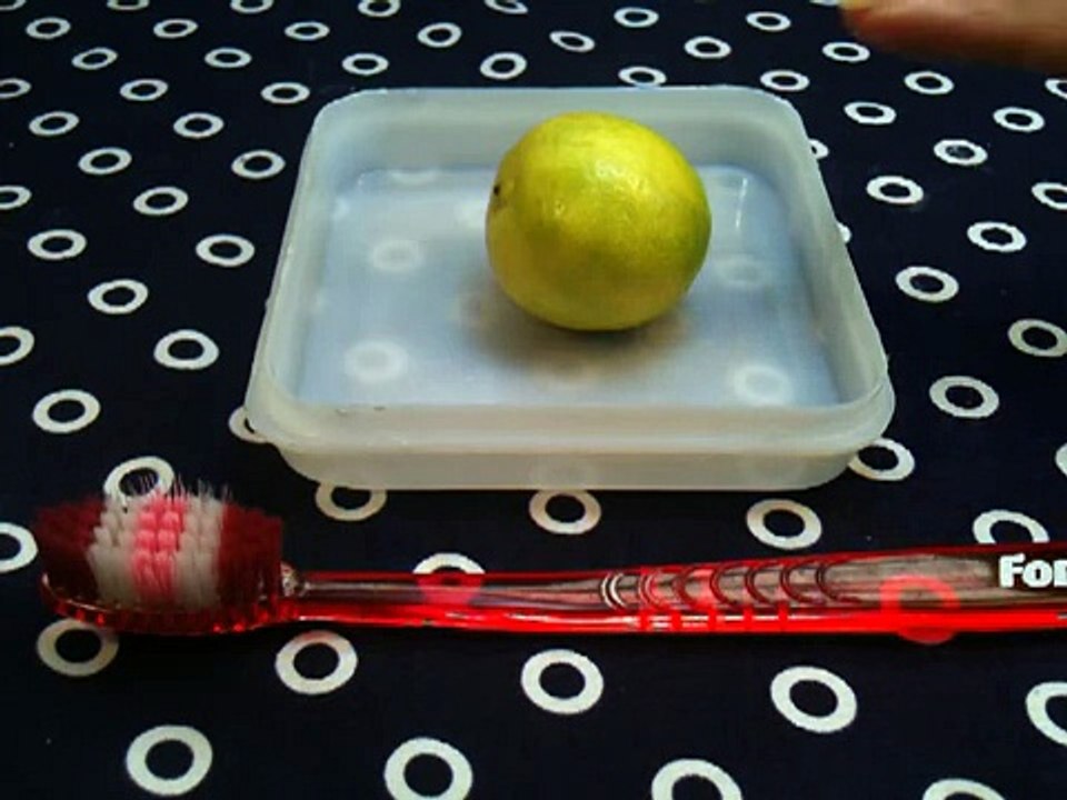 L'astuce étonnante pour avoir des dents blanches naturellement.