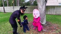 طفل الشرطة ينقذ الجميع! ث / بكاء الطفل الوردي سبيديرجيرل، قطة، رابونزيل الطفل