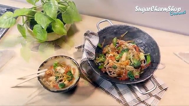 How To Stir Fry & Wok Tutorial // DIY Miniature Food SugarCharmShop