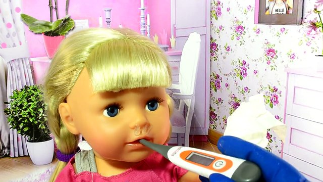 Куклы Пупсики ЗАБОЛЕЛИ. Играем в доктора. Делаем РАЗНОЦВЕТНЫЕ УКОЛЫ и ШПРИЦЫ! Учим цвета Бомбасик ТВ