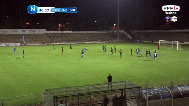 Coup franc. Après une déviation de la tête, la frappe de LA PISSE passe à côté du cadre.