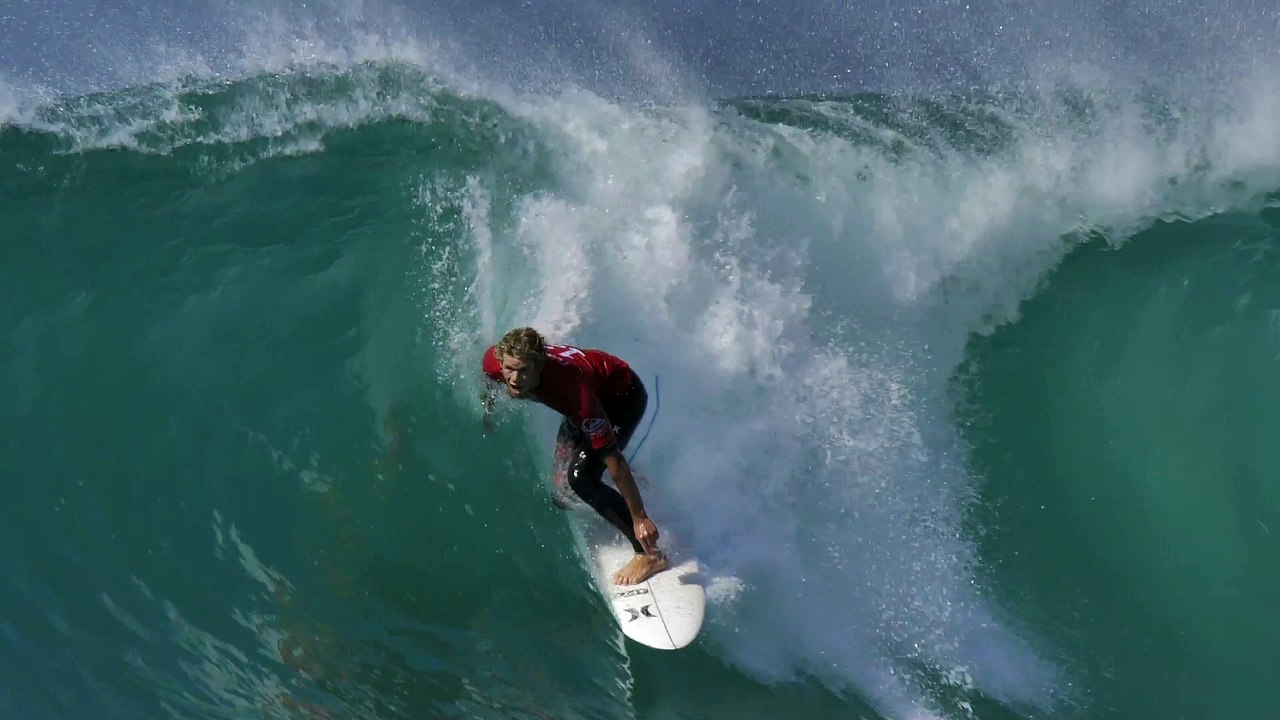 Adrénaline - Surf : Le tube de John John Florence contre Mick Fanning