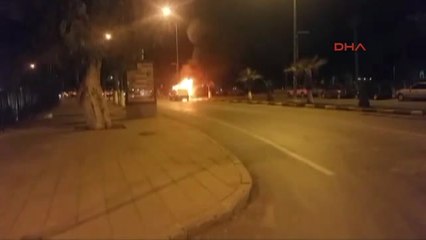 Hatay Kışla Önünde Otomobil Yandı