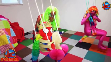 سبيدرجيرل سبايدرمان والرضع سيئة! المجمدة إلسا سبيديرلسا ث / سبيديربابي المرح الخارقين في الحياة الحق