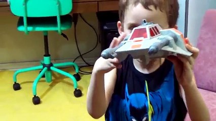 Download Video: Super Wings Portugues vs Darth Vader Star Wars - Paulinho Brincando Brinquedos para Crianças