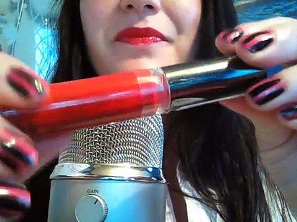 SENSUAL ASMR - CLOSE UP RED LIPGLOSS KISSES / MOUTH SOUNDS / WHISPER TO GIVE YOU TINGLES
